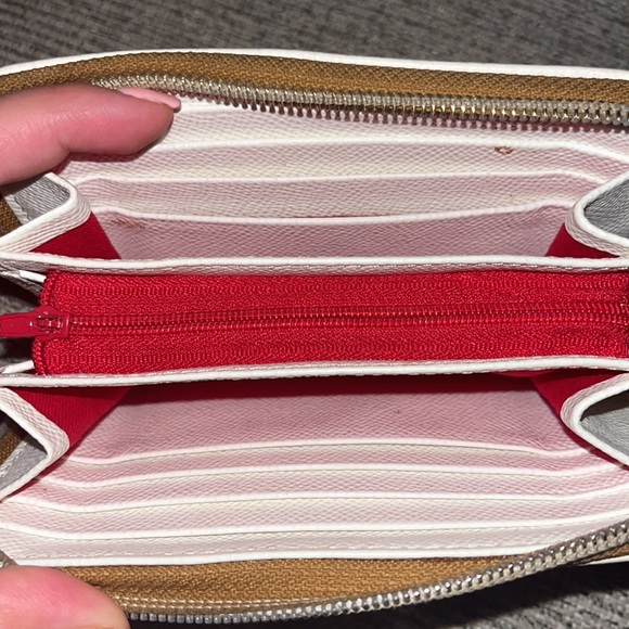 Dooney & Bourke White Pebble Medium Wallet - Picture 12 of 12